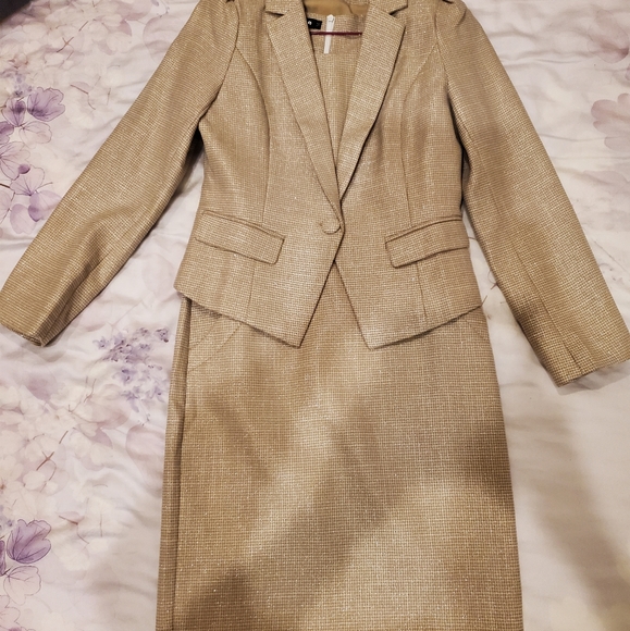 Clothes - Picture 1 of 2